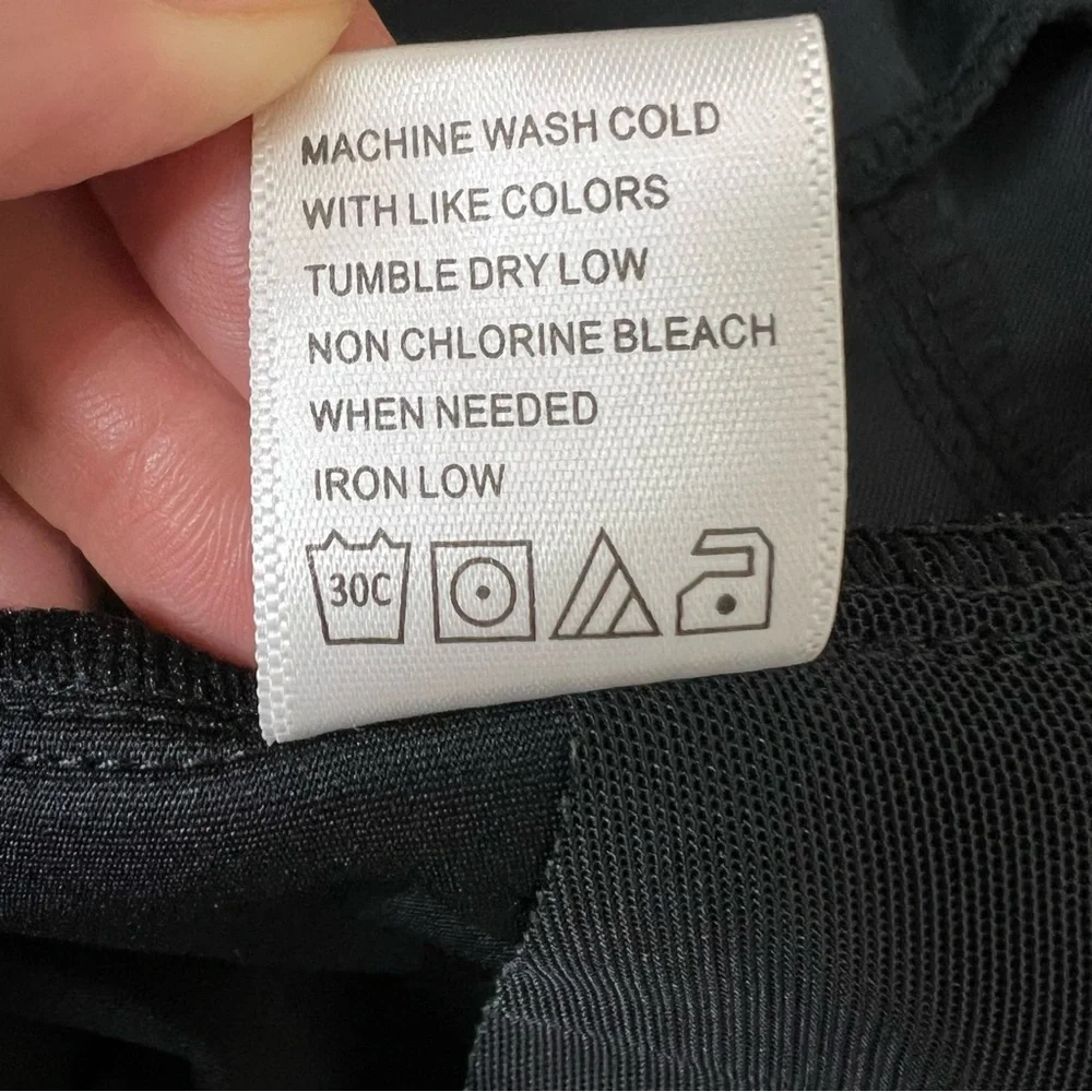 Tail white label